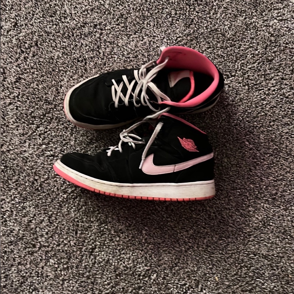 Air Jordan 1 Mid Retro Black Pink